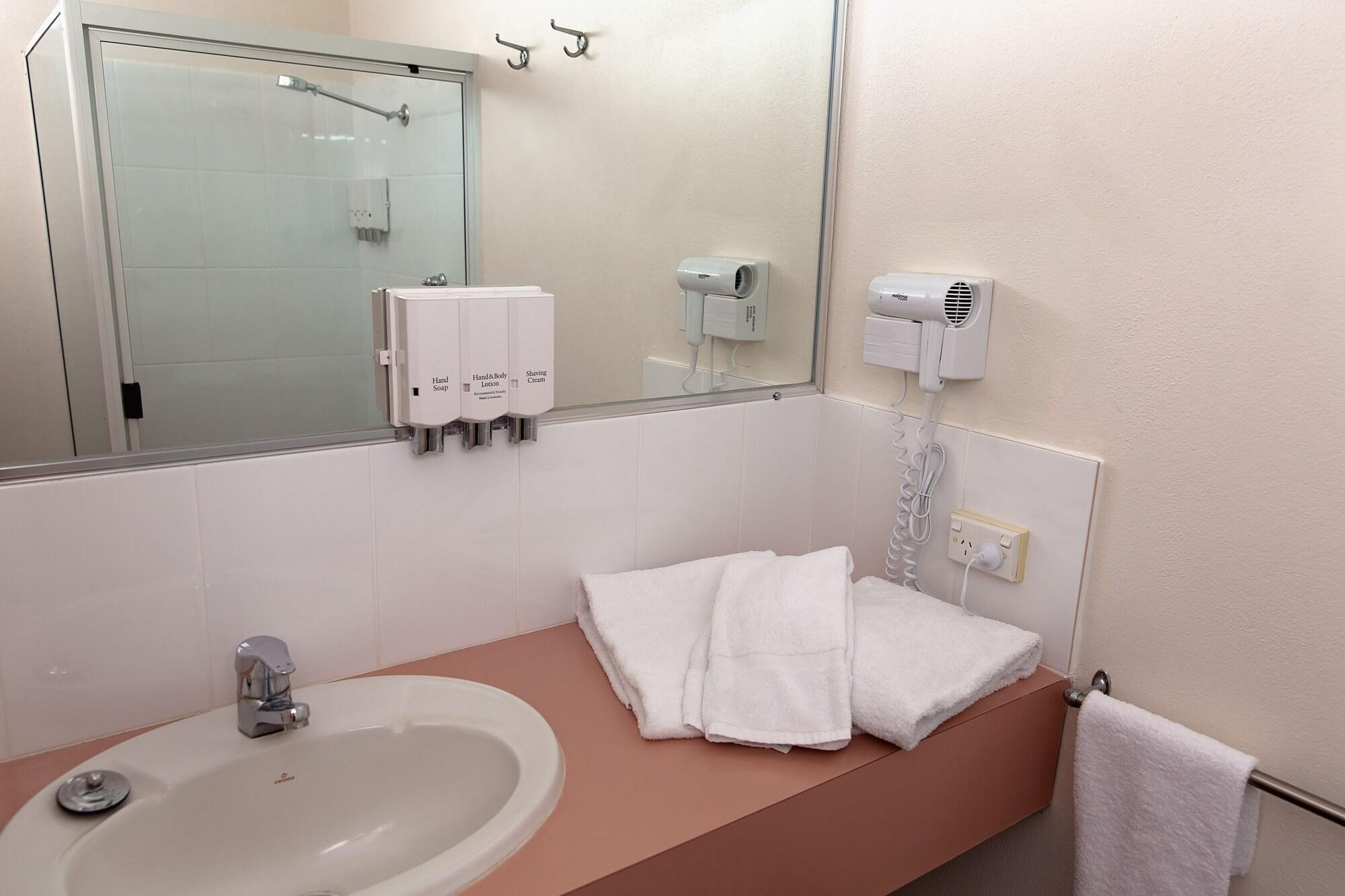 White Lace Motor Inn Маккай Экстерьер фото