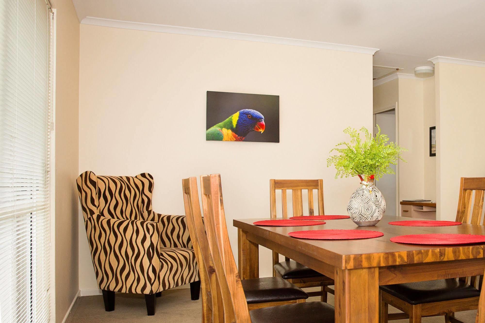 White Lace Motor Inn Маккай Экстерьер фото